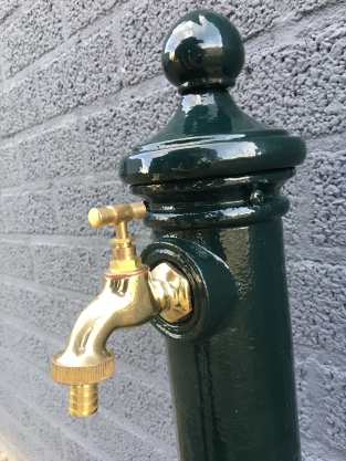 1 kraan als een staande fontein, aluminium groen incl. messing kraan, Laatste!